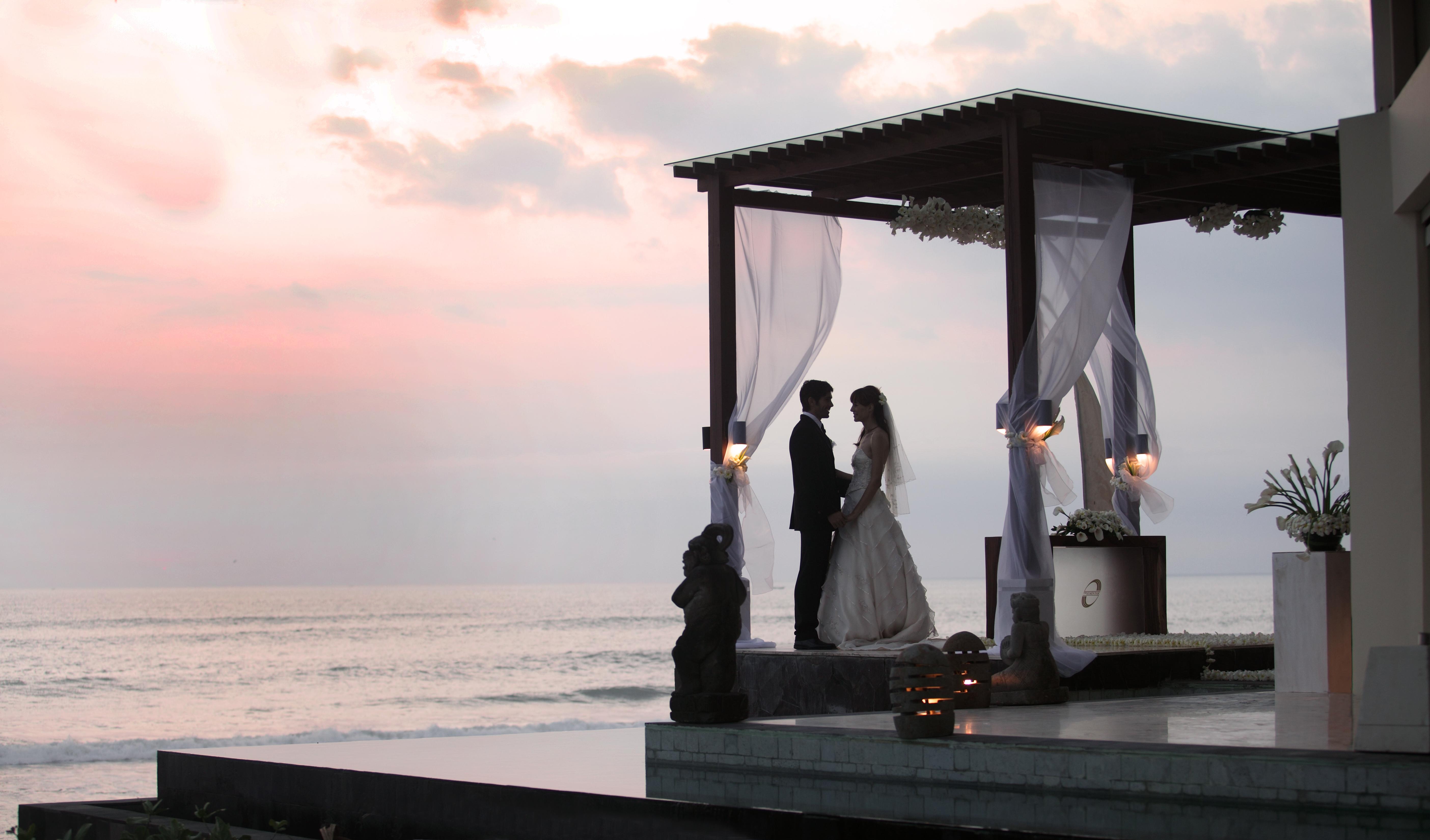 The Seminyak Beach Resort & Spa Eksteriør billede Wedding at the beach