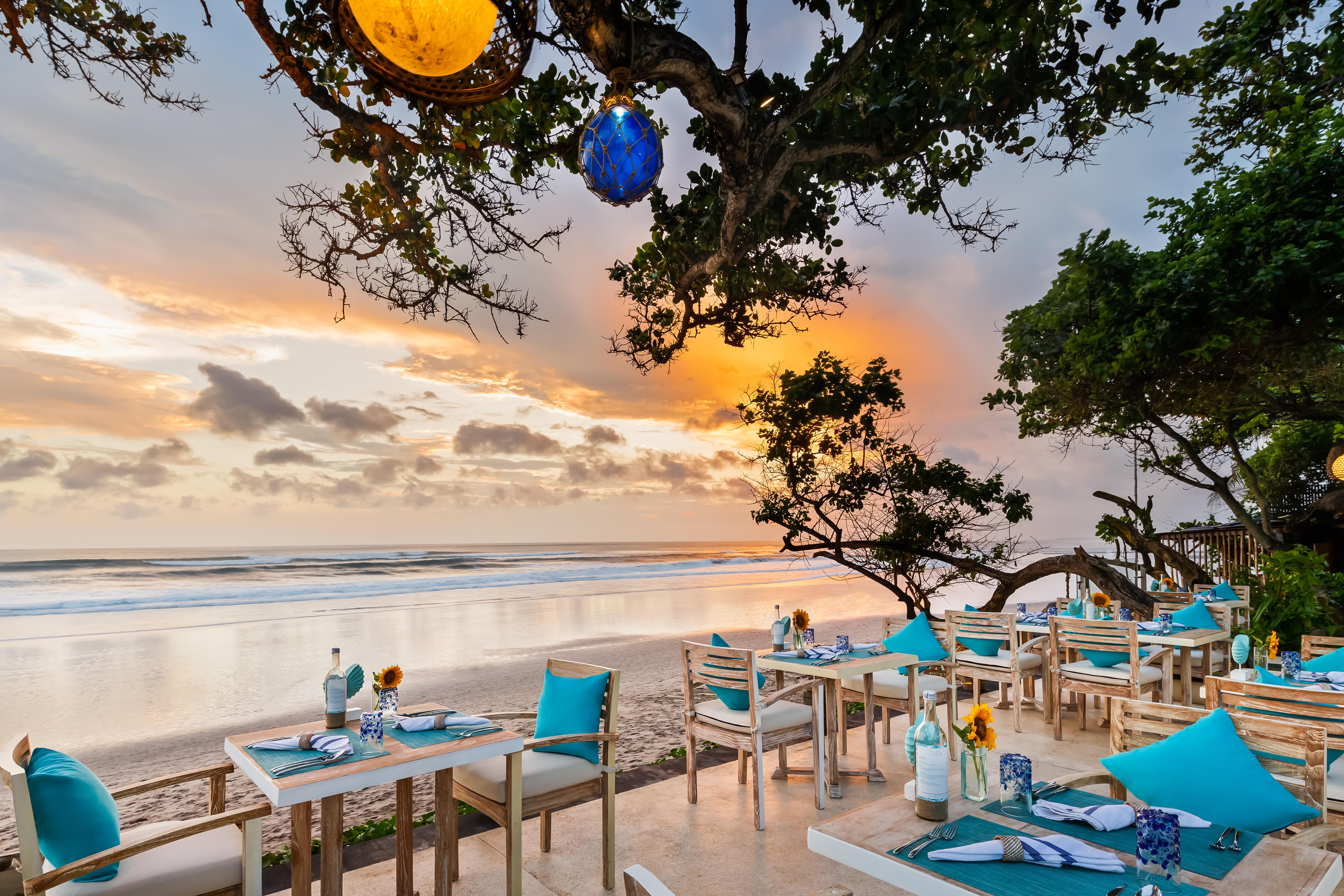 The Seminyak Beach Resort & Spa Eksteriør billede Sunset at the beach
