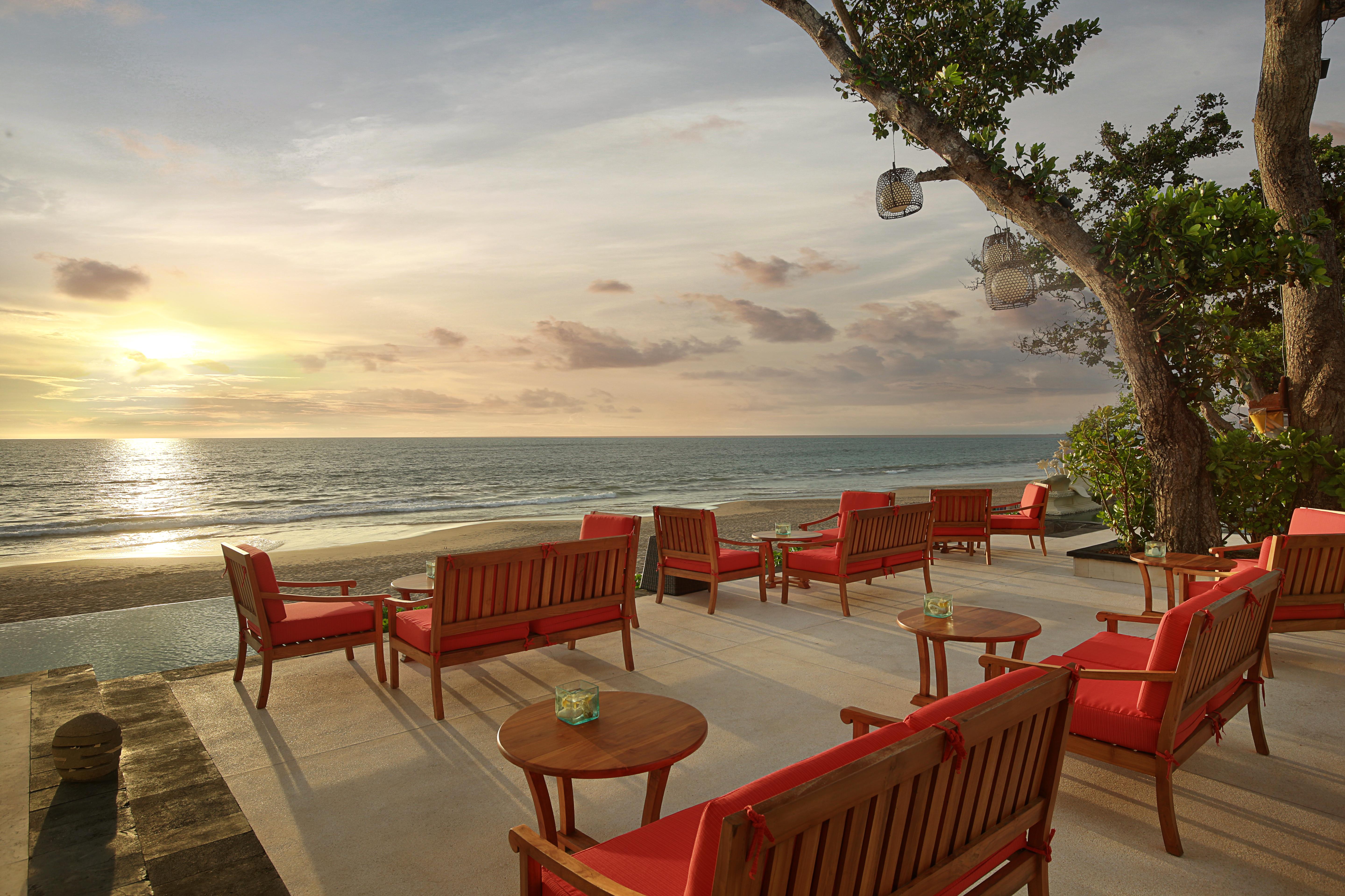 The Seminyak Beach Resort & Spa Eksteriør billede Sunset at the beach