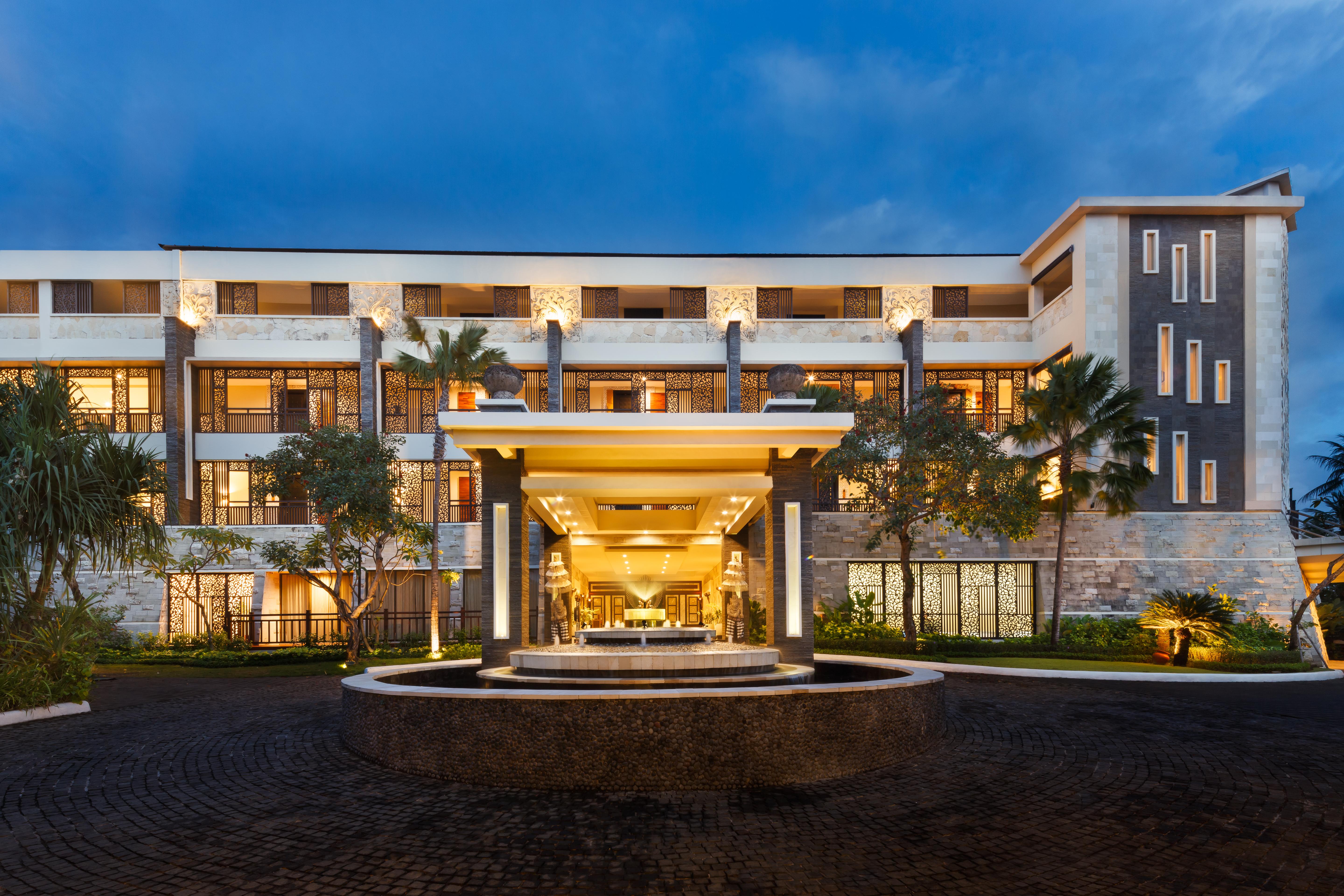 The Seminyak Beach Resort & Spa Eksteriør billede The hotel's main entrance