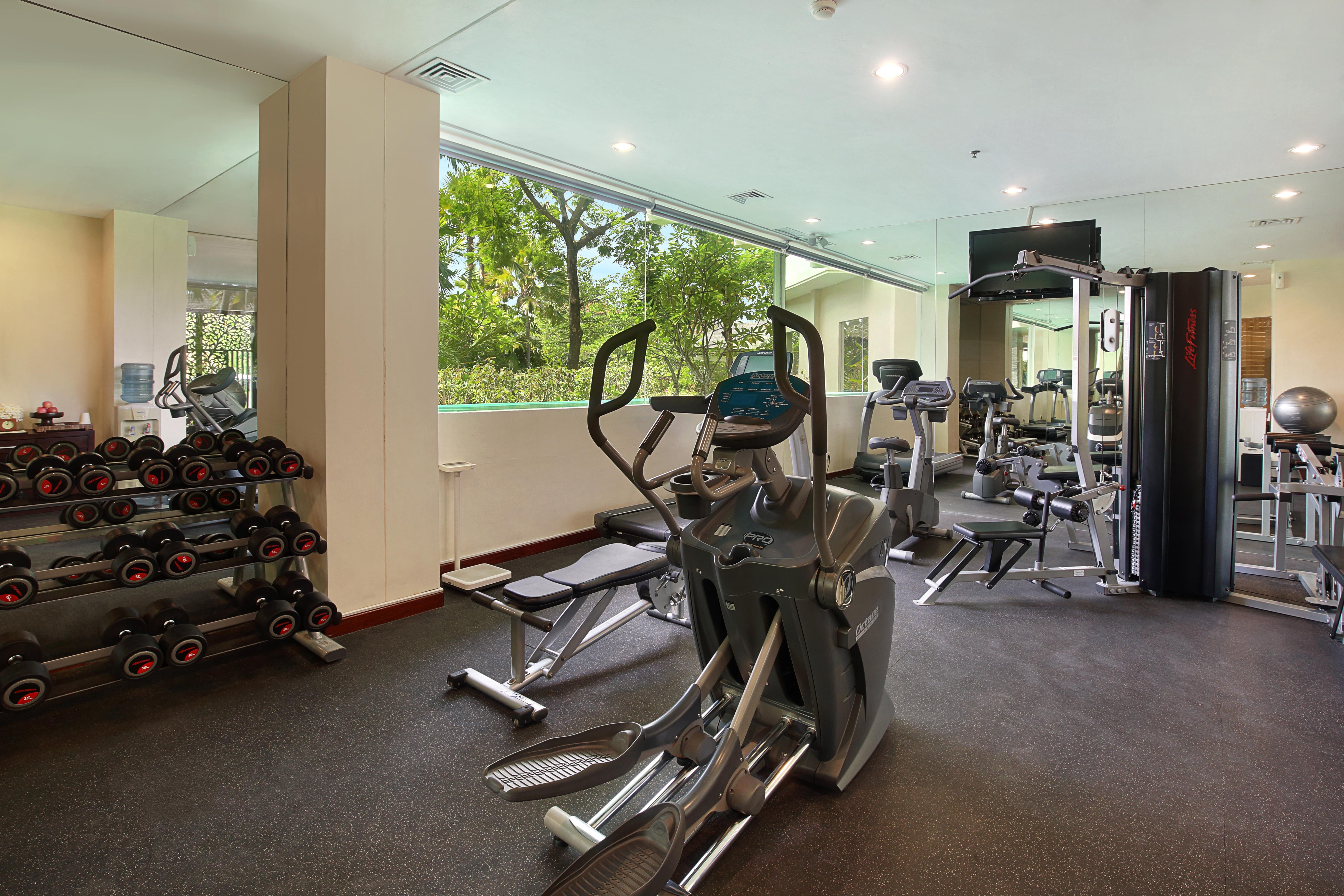 The Seminyak Beach Resort & Spa Eksteriør billede The gym at the hotel