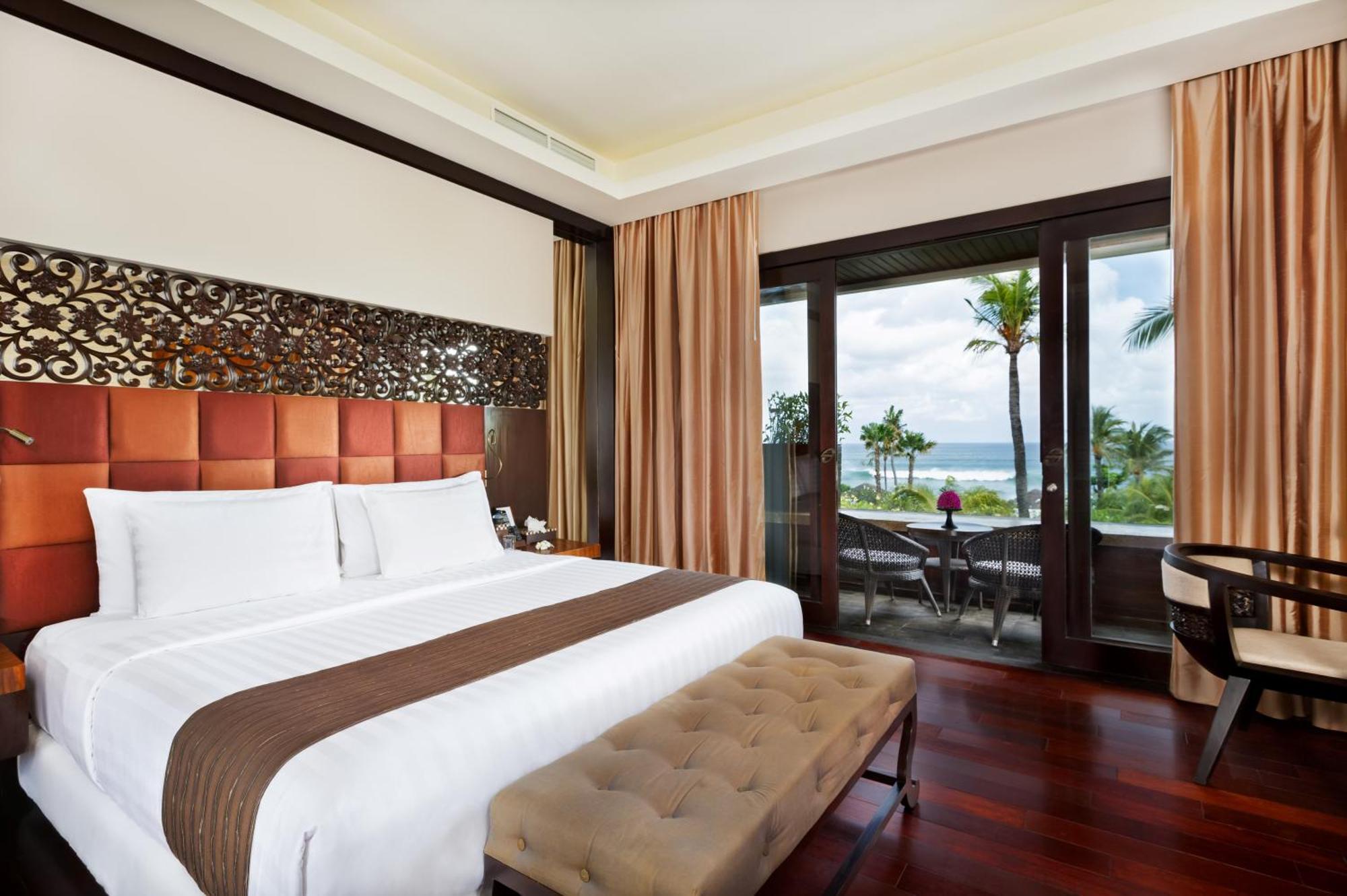 The Seminyak Beach Resort & Spa Eksteriør billede A bedroom at the W Maldives