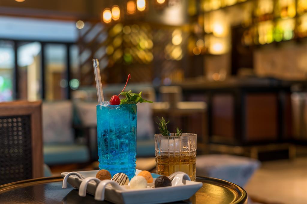 The Seminyak Beach Resort & Spa Eksteriør billede A Blue Hawaii cocktail