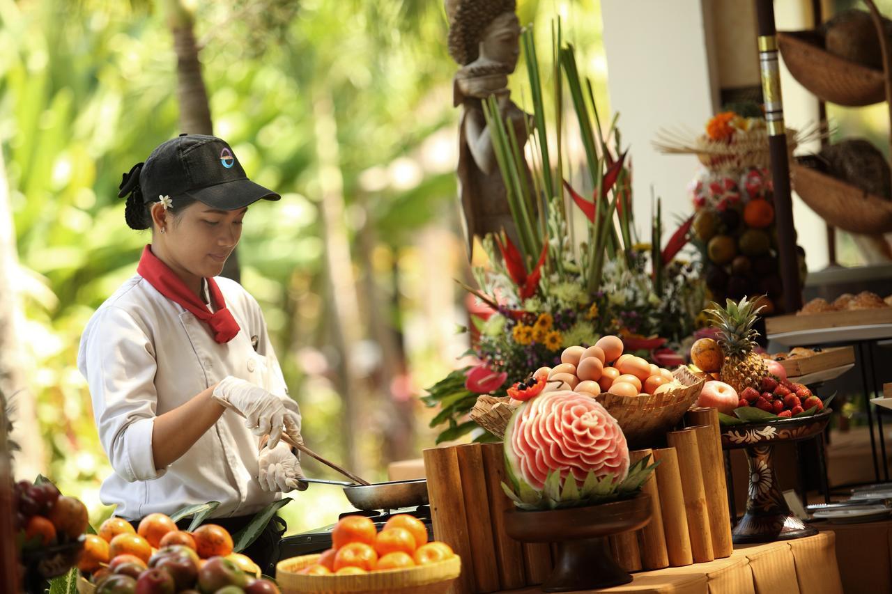 The Seminyak Beach Resort & Spa Eksteriør billede Thai fruit carving