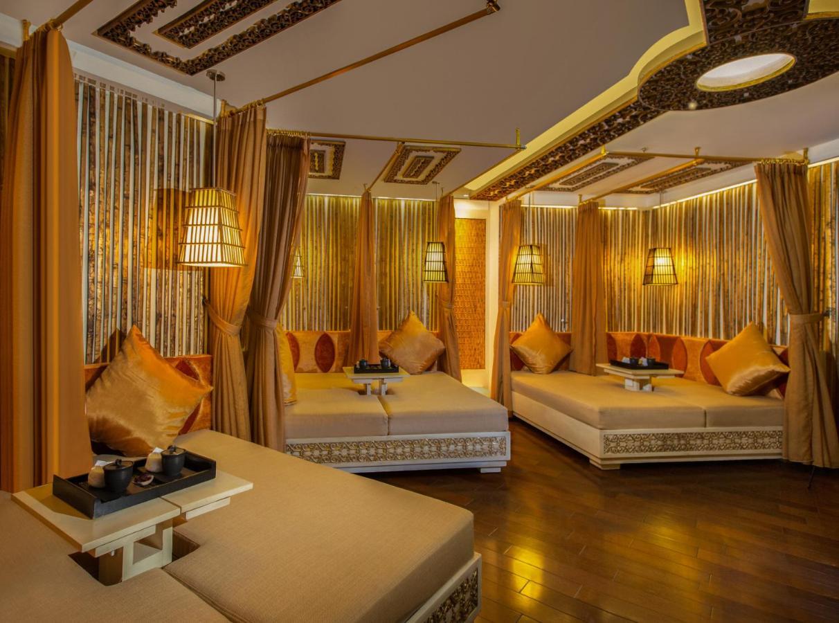 The Seminyak Beach Resort & Spa Eksteriør billede The interior of a spa at the Grand Hyatt Hotel, Colombo, Sri Lanka