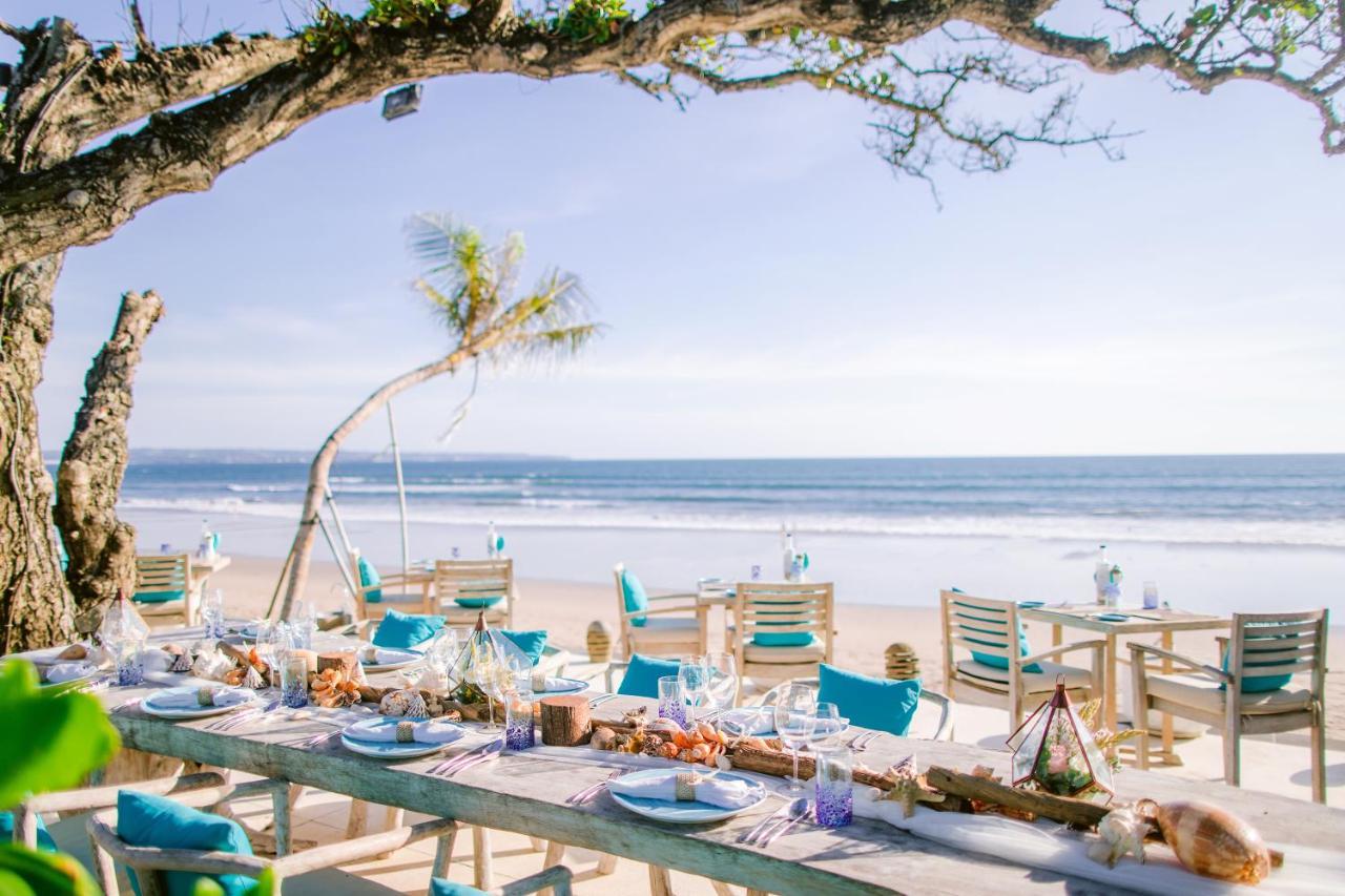 The Seminyak Beach Resort & Spa Eksteriør billede Beachfront dining at the resort