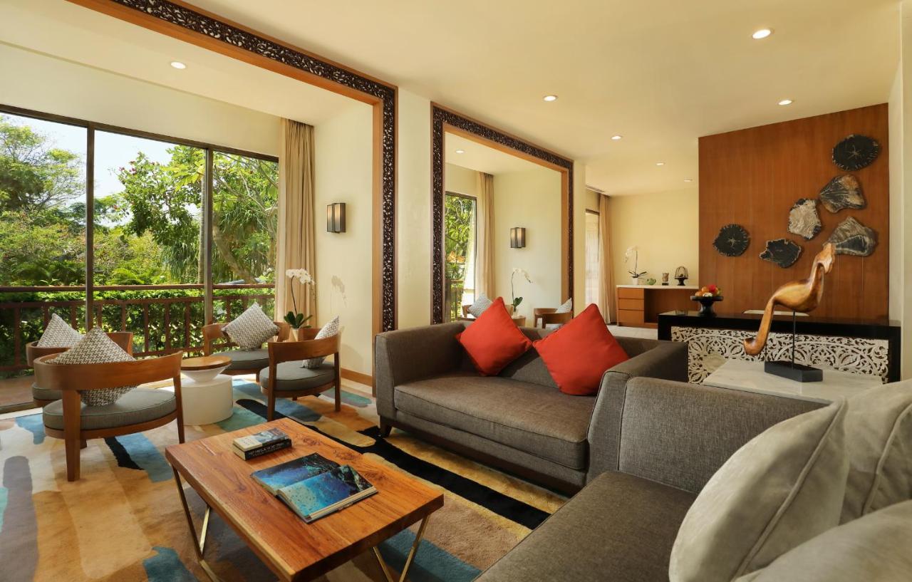 The Seminyak Beach Resort & Spa Eksteriør billede Living room of a suite