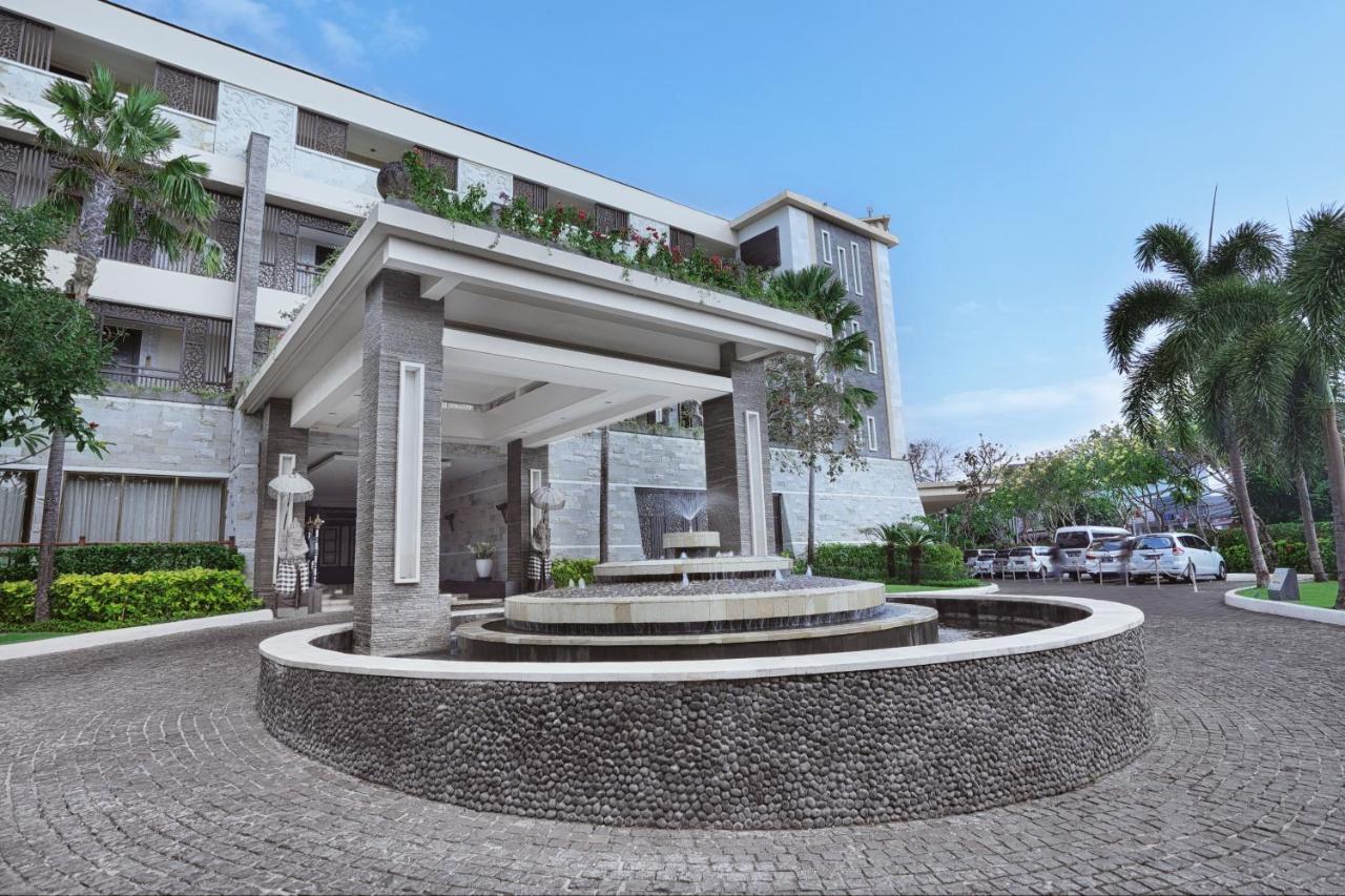 The Seminyak Beach Resort & Spa Eksteriør billede The main entrance of the hotel